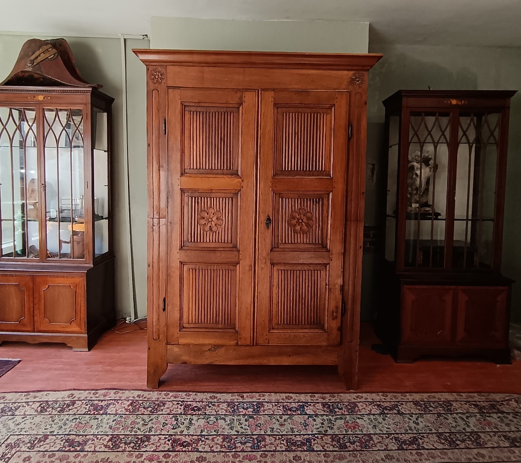 Italian late 18th early 19th C Walnut Wardrobe (11).jpg